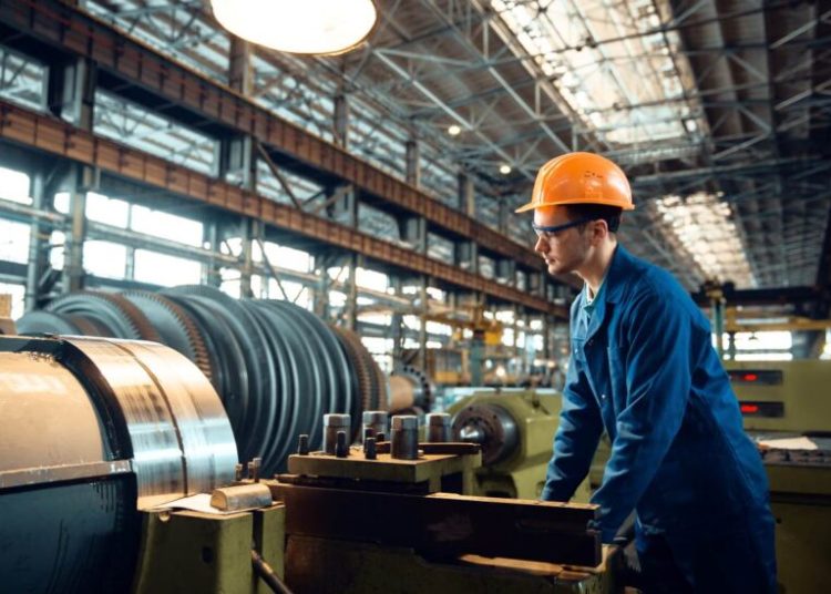 Las actividades industriales que registraron las mayores caídas fueron las de fabricación de vehículos automotores, remolques y semirremolques (-49.9%); extracción de hulla (-19%) y fabricación de muebles, colchones y somieres (-12.7%).