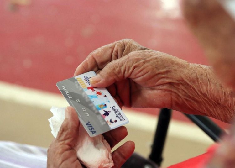 El 50% de los hogares beneficiarios de Supérate ya está bancarizado, según datos oficiales.