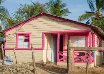 Los programas de microcrédito buscan cerrar brechas de vivienda y saneamiento en hogares vulnerables.