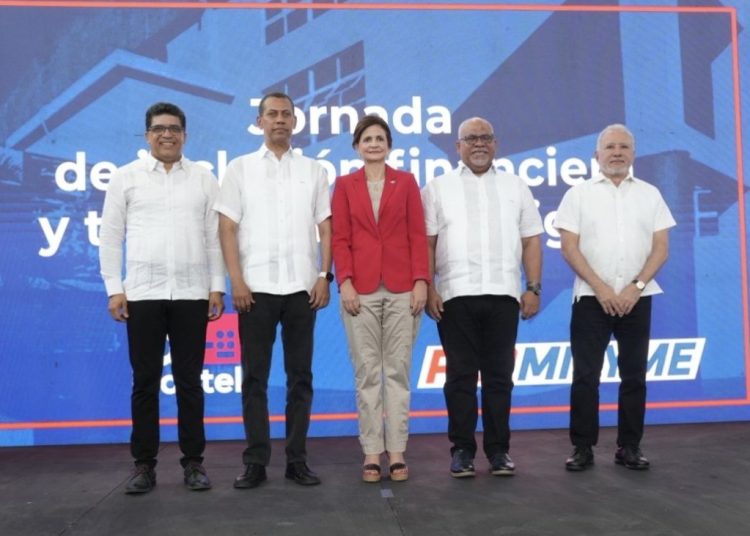 El acto contó con la presencia de la vicepresidenta de la República, Raquel Peña.