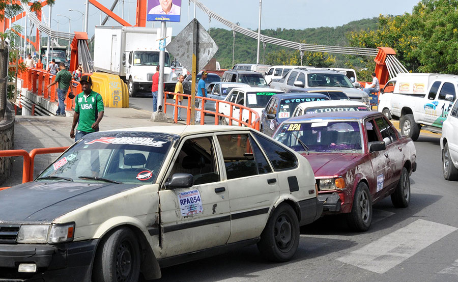 Afirman que 32,000 taxistas corren el riesgo de ser desplazados por la entrada en vigencia de Uber. | Fuente externa