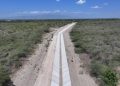 La construcción de canales, sifones y reservorios fortalecerá la producción agrícola en Azua.