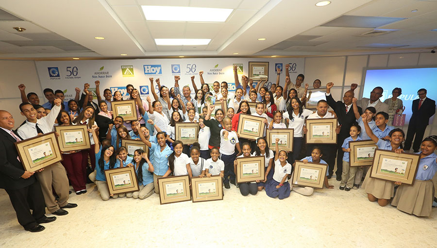 Recientemente el Banco Popular realizó la premiación de la quinta versión del concurso de reciclaje de papel y plástico junto al Centro para el Desarrollo Agropecuario y Forestal.