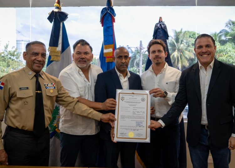 El documento expresa que se certifica que se ha efectuado la verificación del cumplimiento por parte de esta instalación portuaria.