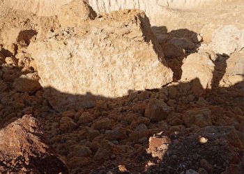 Las personas afectadas se encontraban realizando labores de mantenimiento y prueba de un equipo pesado, en el momento en que ocurrió el suceso.