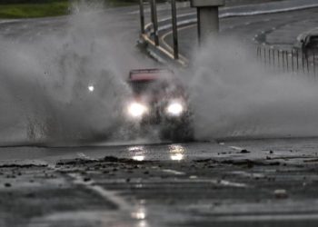 La región de Caguas es la que más afectados tiene con 129,423 clientes sin luz, seguido de Mayagüez (119,369), Carolina (95,478), Ponce (72,748), Arecibo (20,245), San Juan (18,801) y Bayamón (12,720).