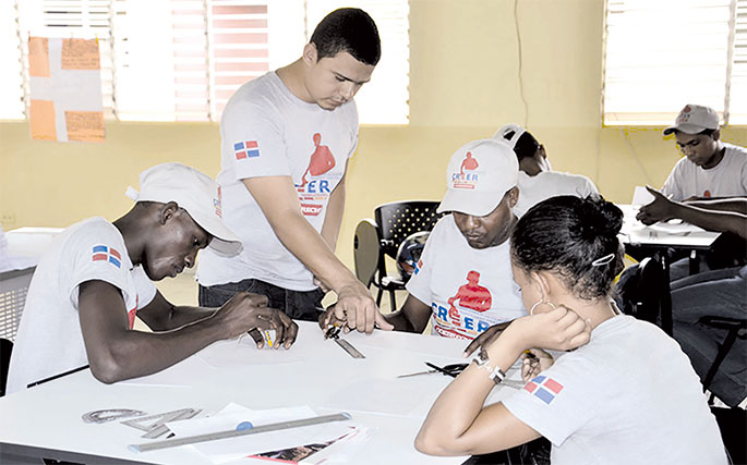 Los jóvenes graduados se integran de inmediato al mercado laboral con la posibilidad de mejorar las condiciones de vida de sus familias.
