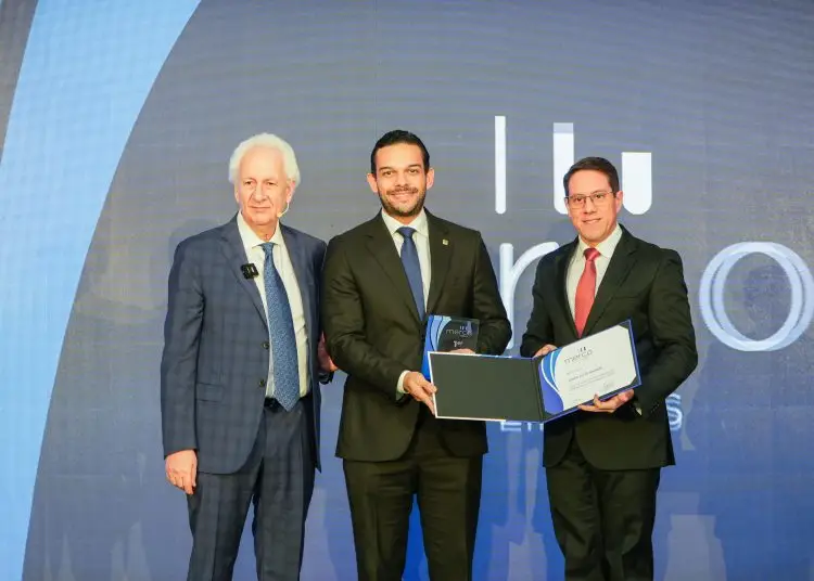 Radhamés Martínez estuvo en representación de Grupo Puntacana, durante el evento para la recepción del reconocimiento.