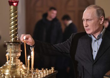 El presidente de Rusia, Vladimir Putin, durante el servicio de Navidad en San Petersburgo, Rusia, en una fotografía de archivo. | Alexéi Nikolsky, Sputnik.