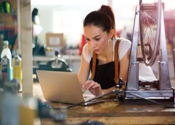 Las bajas en ingresos de mayo de 2025, que son de 13.11% respecto al mismo mes del año anterior, fueron menores a las de enero (-26.49%).