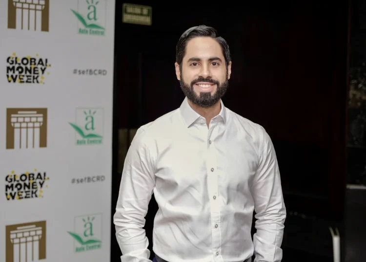 Afirmó que las soluciones con inteligencia artificial reducen en un 50% el trabajo operativo de las unidades.