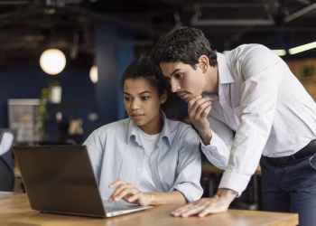 A pesar de estos avances, Manuel Vílchez dice que el entorno pyme en el país aún enfrenta retos importantes en materia de digitalización y formalización.