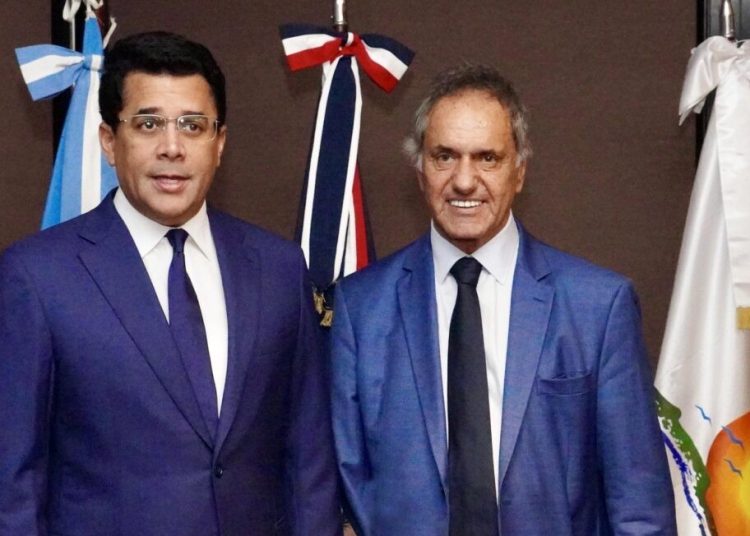 La declaración conjunta fue firmada por el ministro de Turismo dominicano, David Collado, y el ministro de Turismo, Ambiente y Deportes de Argentina, Daniel Scioli.