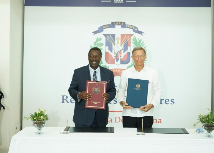 El acuerdo fue rubricado por el canciller dominicano, Roberto Álvarez, y el secretario para Asuntos Exteriores y de la Diáspora de Kenia, Musalia Mudavadi.