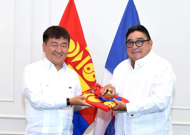 La comunicación precisa que la Embajada de Mongolia con sede en Cuba ejerce funciones concurrentes con la República Dominicana.