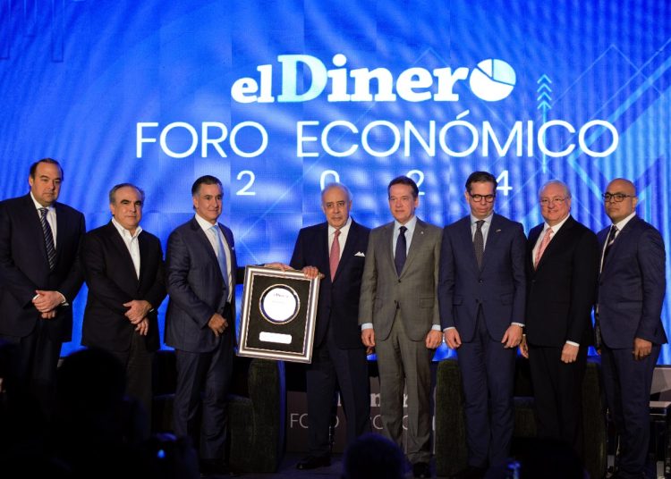El homenajeado de esta edición expresó que, con orgullo, “puedo afirmar que nuestros esfuerzos empresariales han logrado un impacto económico y social, primero en Santiago, luego en la región y, finalmente, en toda la isla”.