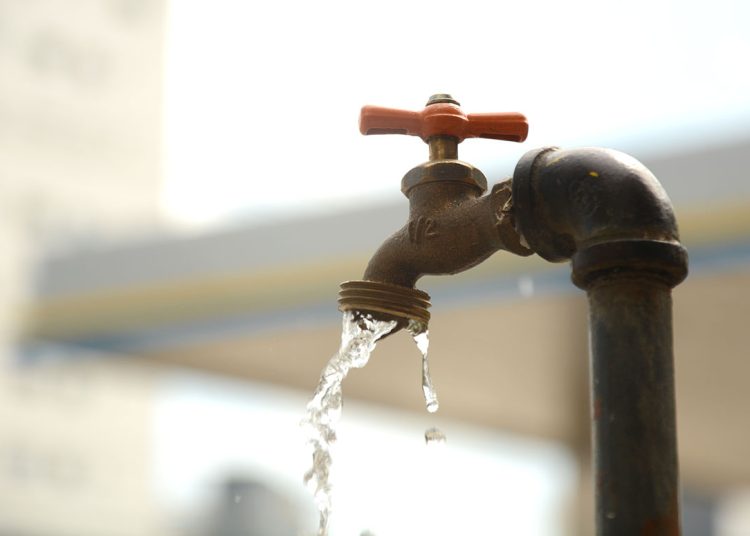 Llave de agua - Fuente externa.