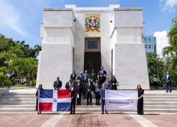 El acto estuvo encabezado por el presidente del consejo de administración, Leonardo Aguilera, junto a los demás miembros del consejo y el personal de la institución.