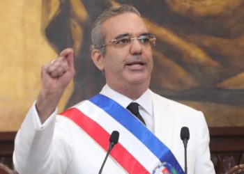 En cuanto a la reforma fiscal, el mandatario anunció que se enfocará en garantizar unas finanzas públicas sanas, reducir la deuda y asegurar los recursos necesarios para mejorar servicios clave como la salud y la seguridad.