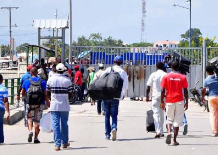 El Estado dominicano en los últimos 3 años ha gastado alrededor de RD$40,000 millones en la atención de la población del país vecino. - Fuente externa.