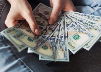 En República Dominicana, el Banco Central (BCRD) informó que entre enero y agosto de 2025 las remesas recibidas alcanzaron los US$7,921.0 millones.