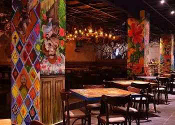 Jalao está ubicado en la Zona Colonial de Santo Domingo, frente al Parque Colón.