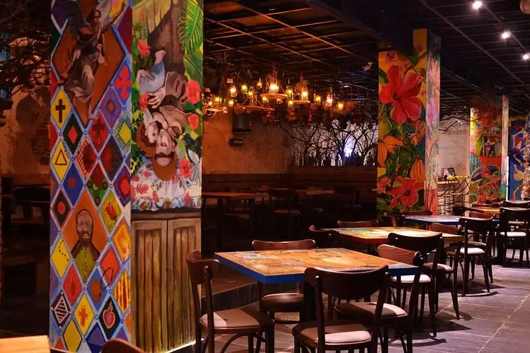 Jalao está ubicado en la Zona Colonial de Santo Domingo, frente al Parque Colón.