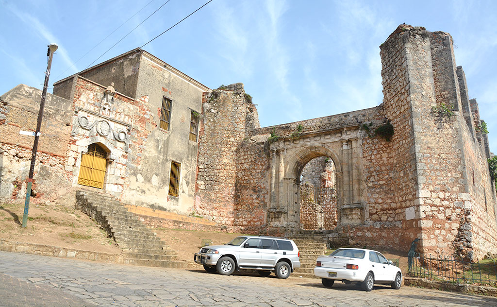 Los arquitectos designados para la remodelación de las Ruinas de San Francisco han considerado conveniente conjugar la estructura antigua con elementos arquitectónicos modernos.