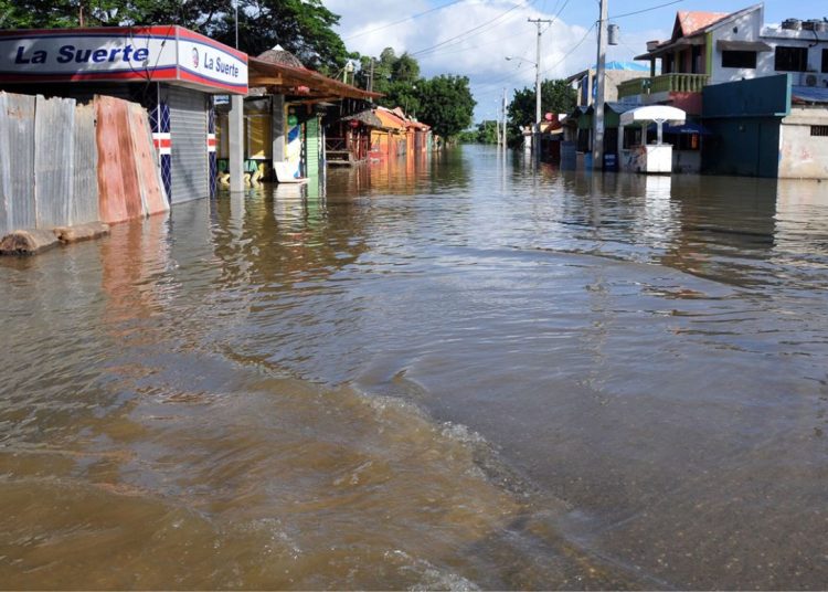Saddan Font Frías plantea necesidad de combinar información sobre cambio climático con variabilidad climática.