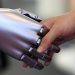 El método convencional para unir tejidos a objetos artificiales, como la cara de un robot, es engancharlos en protuberancias, pero esto hace que al moverse sus expresiones sean extrañas.