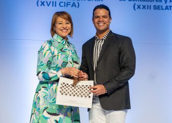 Rosanna Ruiz, presidente ejecutiva de la ABA, y Ramón González, presidente de la AOCRD.