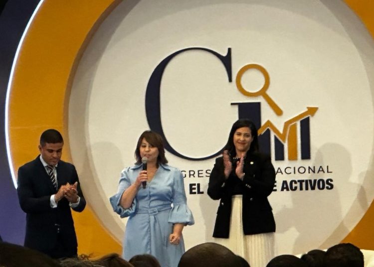 Ruiz enfatizó que es esencial asegurar que los sujetos obligados tengan una base común de formación para preservar la integridad del sistema financiero y la reputación del país.