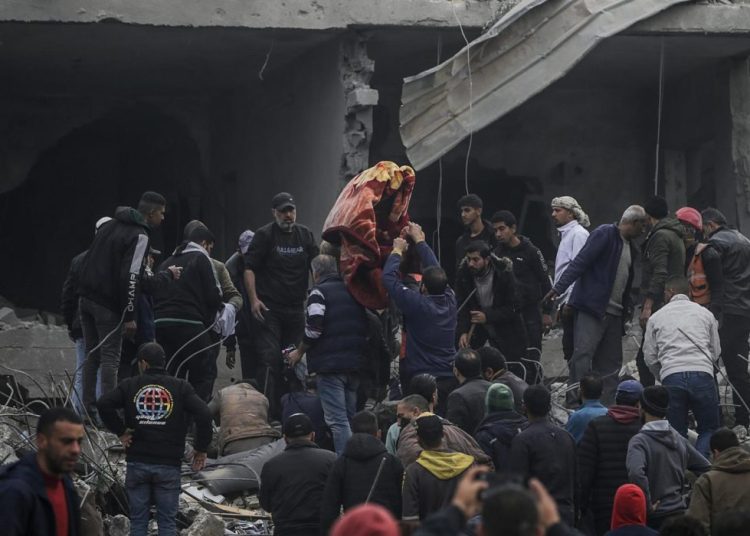 El Ejército israelí anunció hoy la continuación de operaciones en el oeste de Jan Yunis. - Fuente externa.