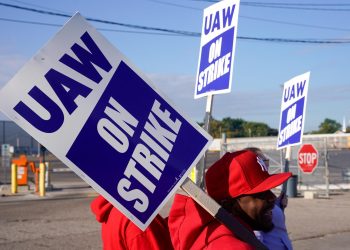 La huelga de los centros de distribución de repuestos, según dijo, afectará las operaciones de reparación de vehículos de las dos compañías. - Fuente externa.