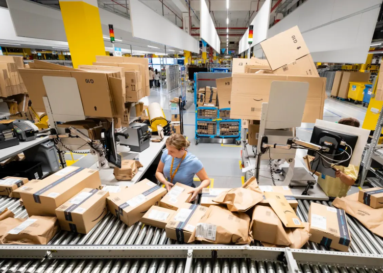 Amazon logistics, DHL eCommerce Solutions, UPS, FedEx y Geopost, las empresas líderes de entregas vinculadas a pedidos por internet, “no están cumpliendo su promesa de desplegar vehículos de cero emisiones. - Fuente externa.