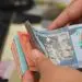 La data de la ONE precisa que, para los corporativos de 51 a 150 laburantes, el salario promedio en el primer trimestre del 2025 alcanzó los RD$37,227, un aumento respecto a los RD$35,358 de 2024.