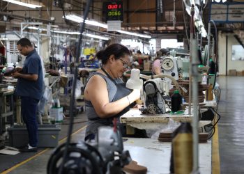 Los técnicos en empresas de confecciones y textiles cobraban RD$7,731.74 semanal, que al mes se convertían en 33,504.20 al mes. / Foto: Ronny Cruz