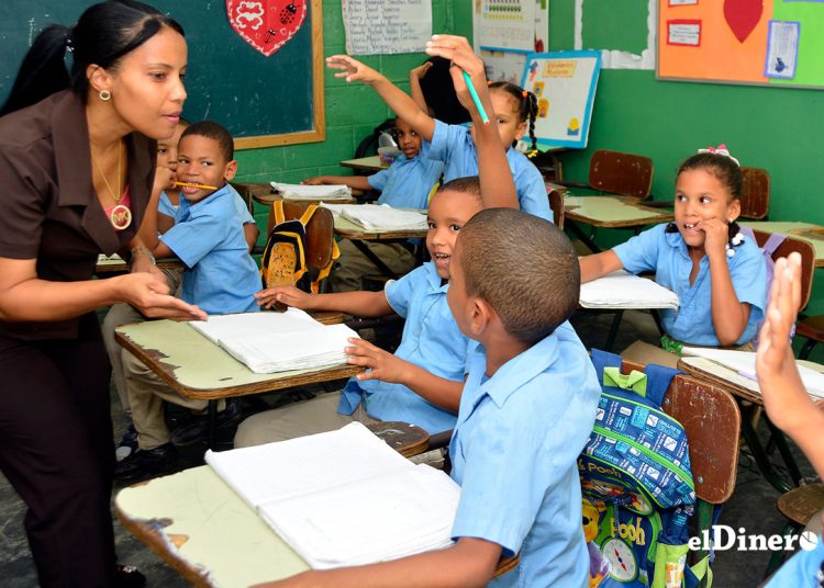 En 2020 a nivel mundial el 94.3% de los docentes de preprimaria era mujeres.