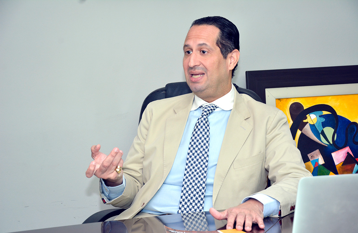 samuel de moya empresas familiares