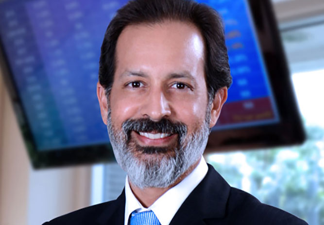 Santiago Camarena, ejecutivo de Alpha Sociedad de Valores.