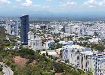 La apreciación de la moneda dominicana en un ambiente inflacionario también aporta al clima de confianza de los entes económicos y los consumidores finales y por esa vía a la estabilidad. | Omar Marte
