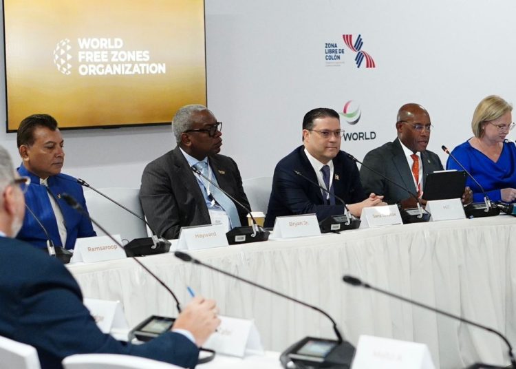 El funcionario participó en la Mesa Redonda Ministerial Latinoamericana del Congreso Mundial de Zonas Francas.