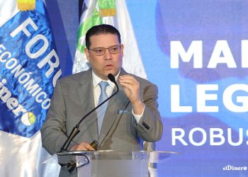 Eduardo Sanz Lovatón, director general de Aduanas en el Foro Económico elDinero 2025.