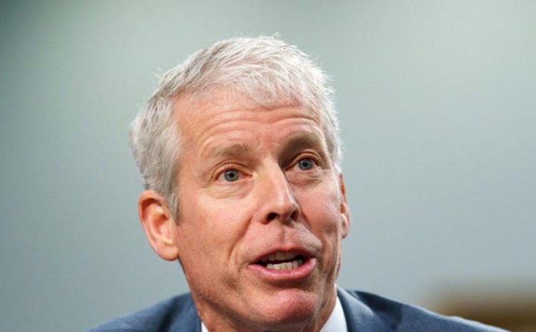 Chris Wright, afirmó que el tránsito de petroleros por el estrecho de Ormuz continúa con normalidad pese al conflicto con Irán.