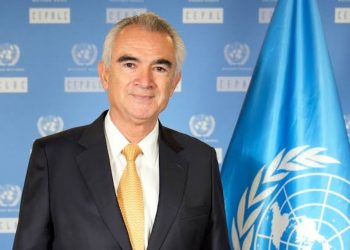 El secretario ejecutivo de Cepal, José Manuel Salazar-Xirinachs, indica alza en precio de combustibles erosiona poder adquisitivo de hogares en toda la región.