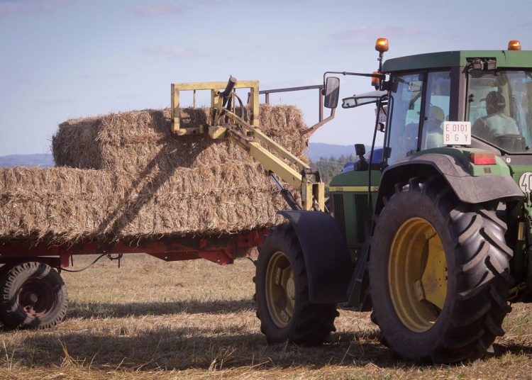 Las modificaciones propuestas reducirán la carga administrativa de los agricultores mediante la introducción de registros centrales obligatorios 'de minimis', que aliviarán las obligaciones de notificación de los agricultores.