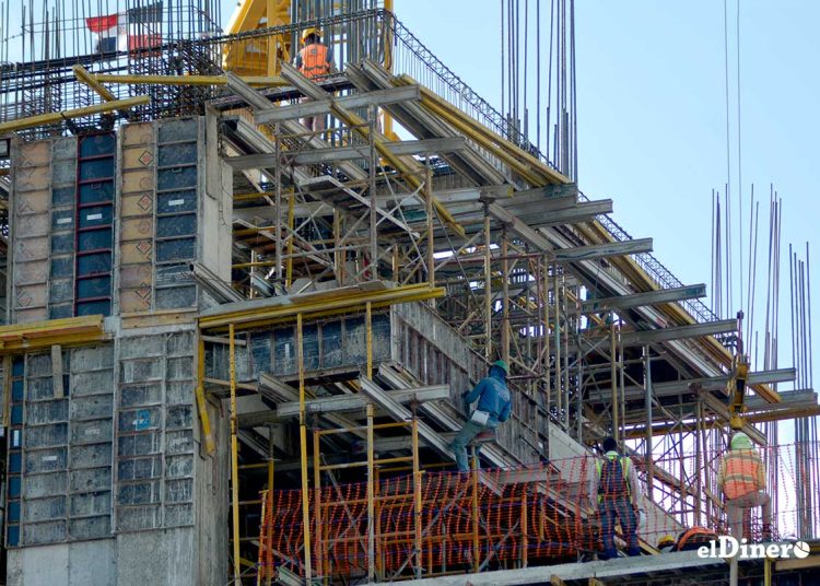 El hierro usado en la construcción viene de Ucrania. Aún termine la guerra, el hierro se usará para la reconstrucción de ese país. | Lésther Álvarez