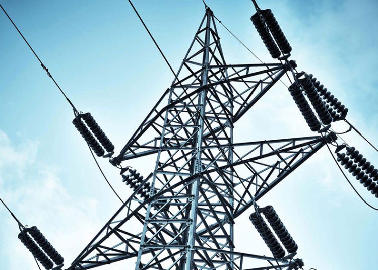 El sector eléctrico de RD redujo utilidades en 2024, pero aumentó producción y empleo, según la ENAE.