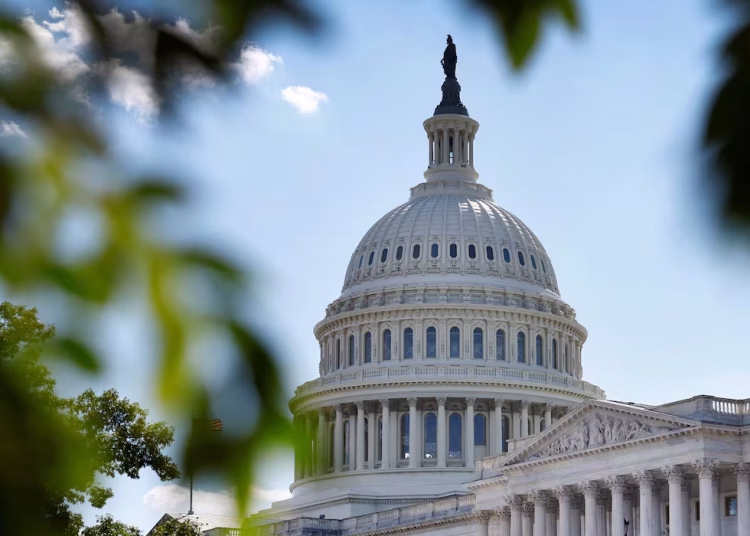 La iniciativa busca extender los recortes presupuestarios del primer mandato de Trump e imponer mayores restricciones al gasto público.