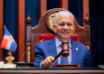 El senado Ricardo de los Santos.